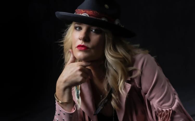 Elles Bailey