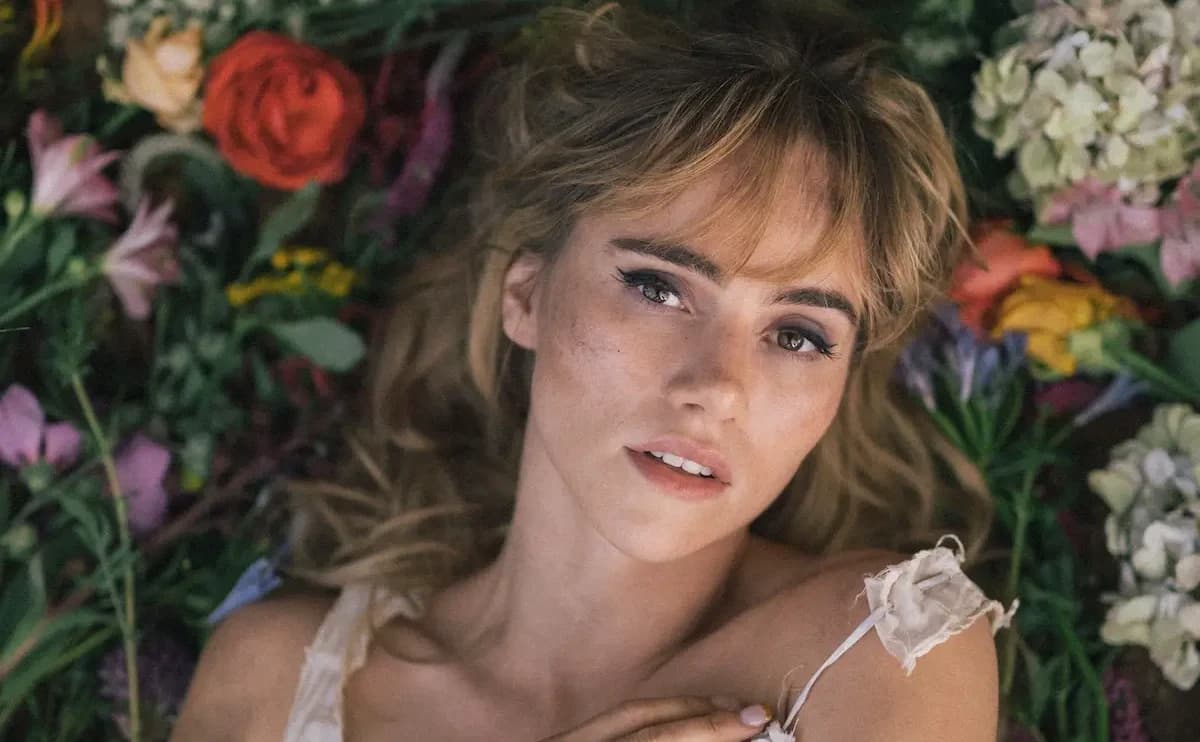 Suki Waterhouse