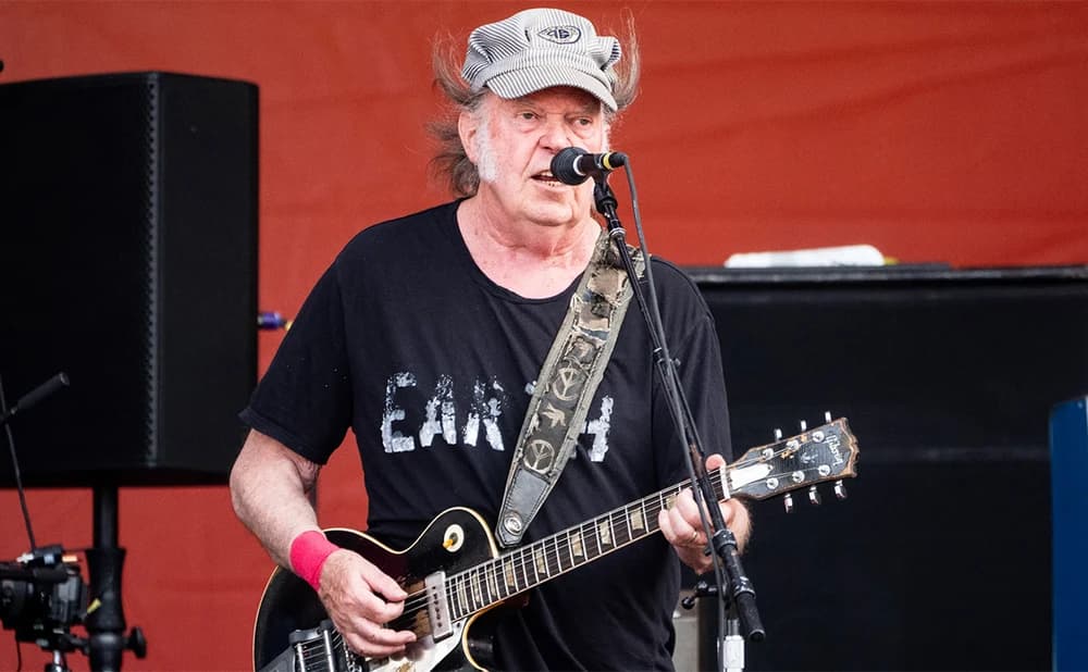 Neil Young And The Chrome Hearts